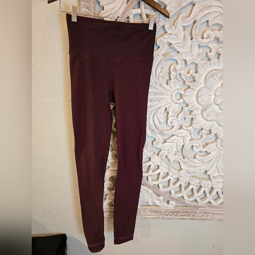 Lululemon Women's Zone In Tight High Waisted Size 6